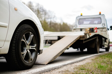 loading-broken-car-on-tow-truck